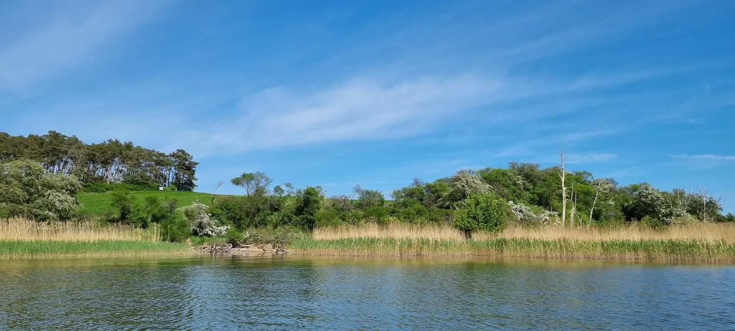 Wasserblick Loddin – Ferienhaus –Loddiner Höft und Badestelle Achterwasser in Loddin