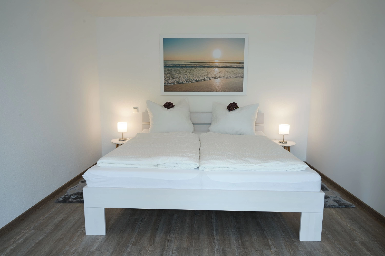 Wasserblick Loddin – Ferienhaus „Haus Seebrise“ – Schlafzimmer